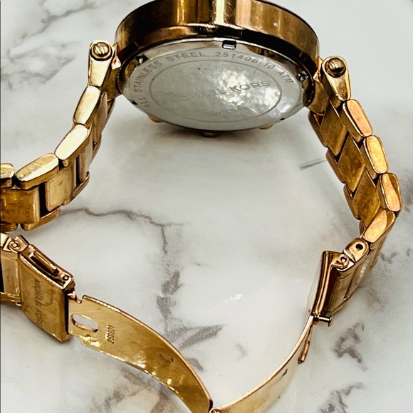Michael Kors Rose Gold Wrist Watch for Women - Picture 4 of 7